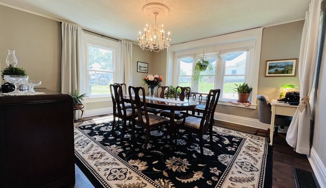 Grandma B’s House: Victorian 3BR Near KC Weddings & WC26