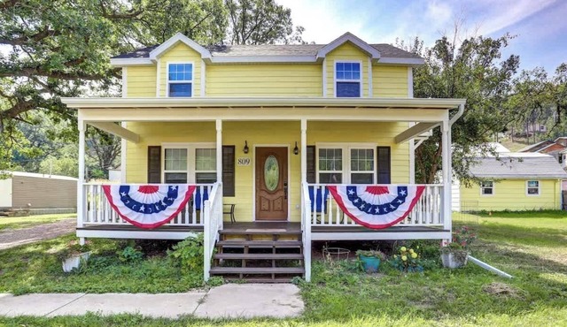 Grandma Goodnight's - 3 Miles from Mt-Rushmore with a hot tub and a game room!