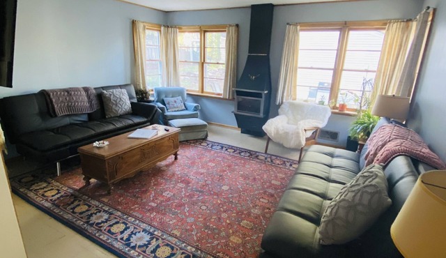 Grandma's Comfy Vintage Cottage w/Fireplace ~ BBQ & Firepit