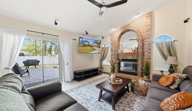 Grandma’s Cozy Retreat | 2 Kings Pool Table Grill