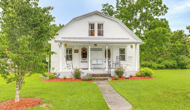 'Grandma's Farm House' on 125 Acres w/Fire Pit!