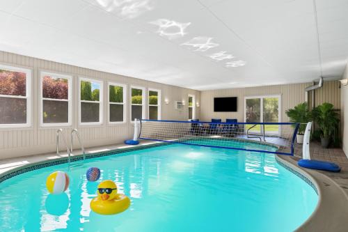 Grandma's Fun 5BR House - Heated Indoor Pool