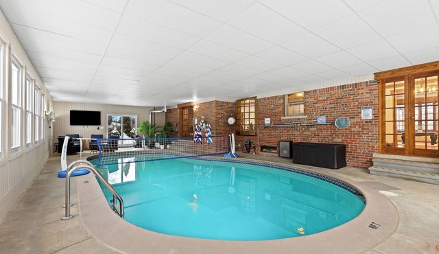 Grandma's Fun House - Heated Indoor Pool | 5BR