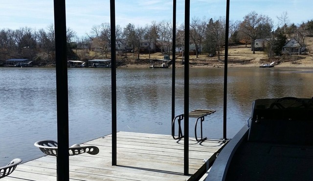 GRANDMA'S GET-A-WAY (Water Front property) WIFI. Private covered one bay dock.