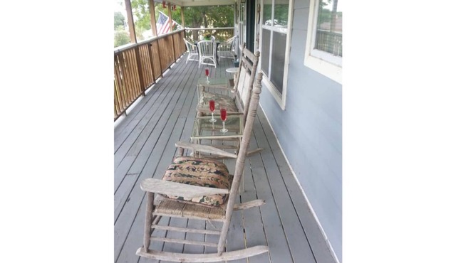 Grandma's House 2nd level/Game room 1st level/Large Front Deck
