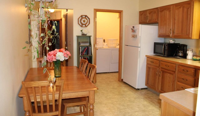 Grandma's House - home away from home, close to UI, downtown IC and Coralville