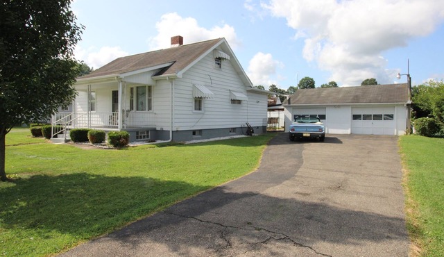 Grandma's House - Pets Welcome - Fenced Yard
