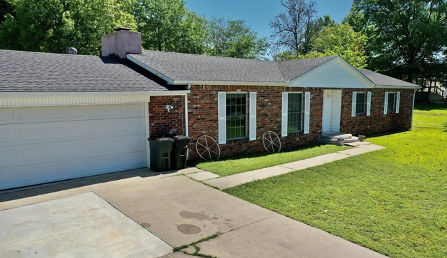 Grandma's Place - Perfect for get togethers, backyard grilling, & close to water