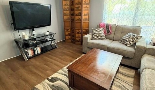 Grandma’s House is a welcoming three bedroom retreat located in the heart of Waynesville, just minutes from downtown shops, local restaurants, and Fort Leonard Wood. With one king bed, one queen bed, and two full beds.