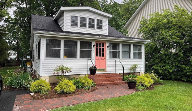Grandma’s Summer House @ Beverly Beach
