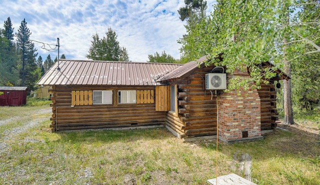 'Grandpa's Cabin' ~ 30 Miles to Yellowstone!