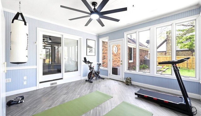 Grandstand Gathering House: Pool, Theater, Gym