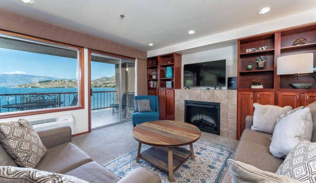 GrandView 302 - 2 Bedroom Waterfront condo