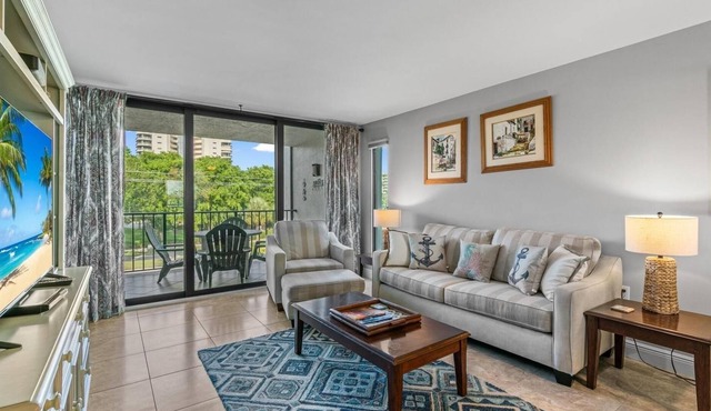 Grandview 305, Marco Island Vacation Rental 2 Bedroom Condo by Redawning
