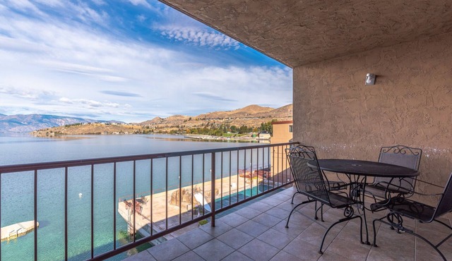 GrandView 402 - 2 Bedroom Waterfront Condo