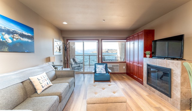 Grandview 524 Waterfront condo on Lake Chelan