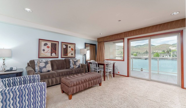 GrandView 622 Waterfront condo on Lake Chelan