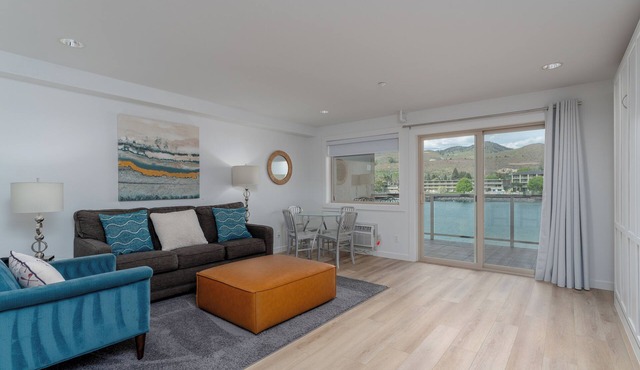 Grandview 628 Waterfront condo on Lake Chelan