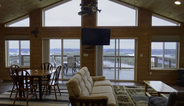 Grandview Cabin with Amazing River View - Sleeps 6 with a Hot Tub!