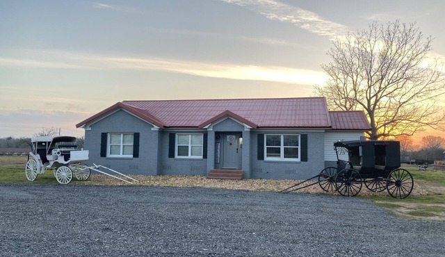 Grandview Carriage House at Copperas Creek - a renovated pet friendly farmhouse.