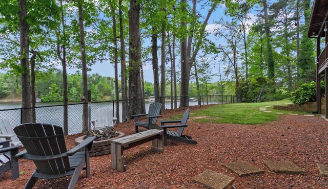 Grandview Lakeside Retreat -Close to UA-5BR-Game Room