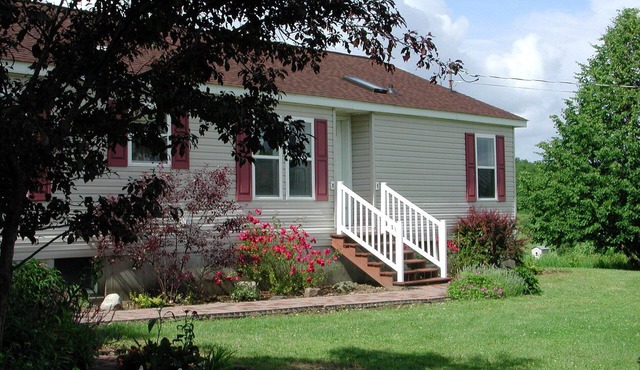 Grandview Private 2 room suite, 5 minutes to Dreams Park, close to town