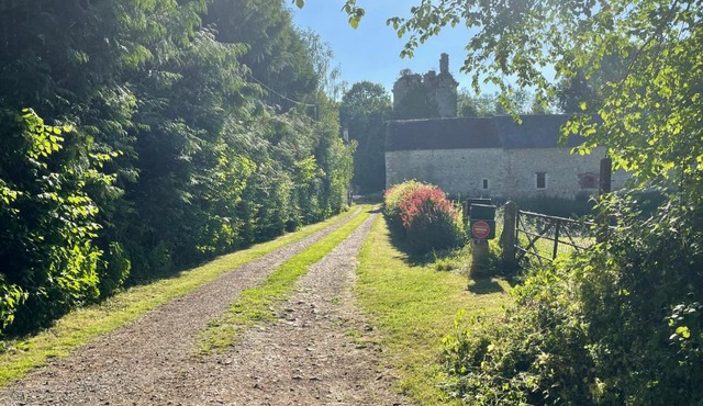 Grange à grains à l'Ombre d'une Tour