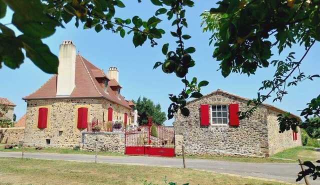 Grange Aménagée Dans un Bourg de Maisons Anciennes au Coeur du Périgord Noir!
