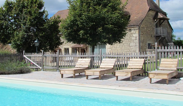 Grange du 19e Rénovée. Confort, Magnifique Vue, Piscine Chauffée et Tranquillité