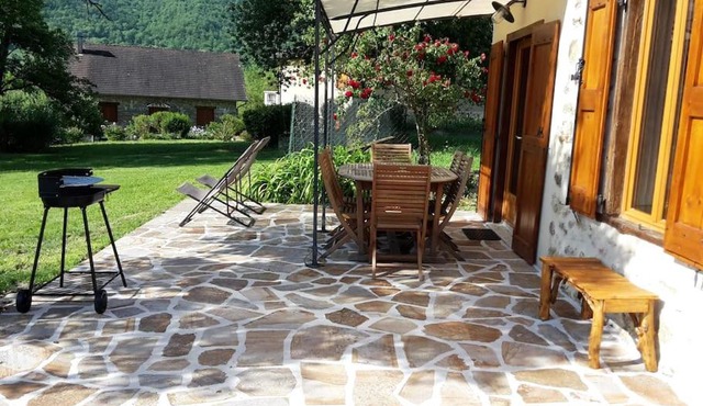 Grange en pierres. Grand jardin et belle vue