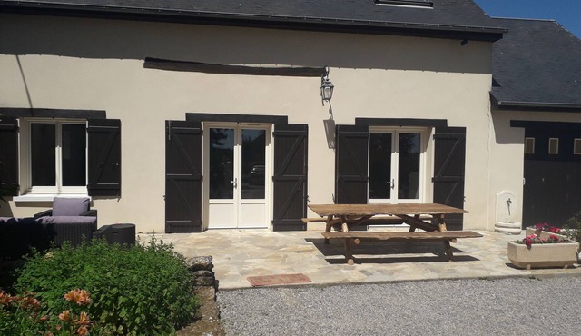 Grange Réhabilitée en une Charmante Maison en Pleine Campagne Avec vue Dégagée!