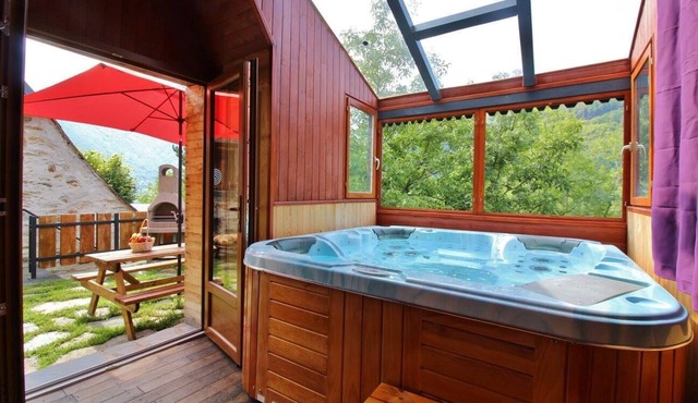 Grange Tour Aménagée Isolée Dans la Moyenne Montagne Sans Bruit