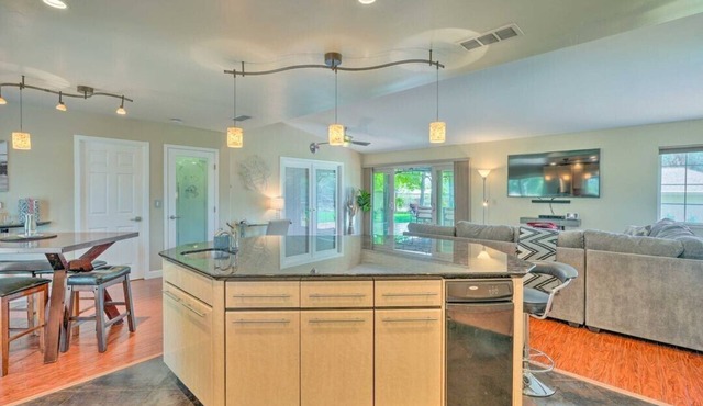 Granite Bay Getaway - Relaxing oasis with Jacuzzi.