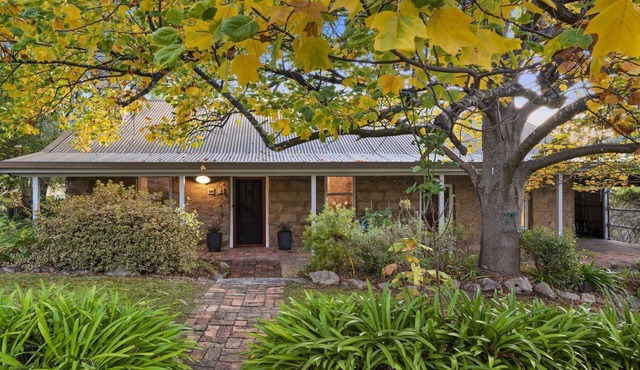 Granite Cottage - historical and stylish