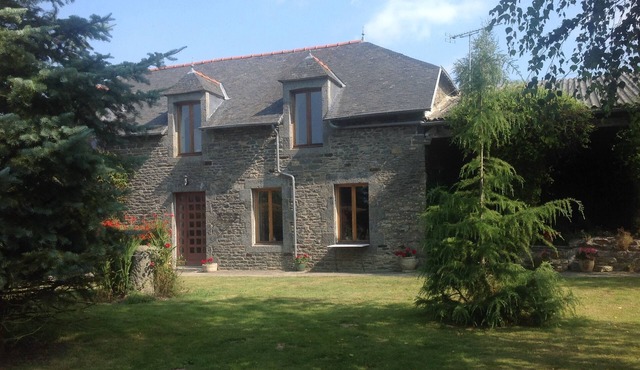 Granite Farmhouse with Extensive Rural Views, South Facing