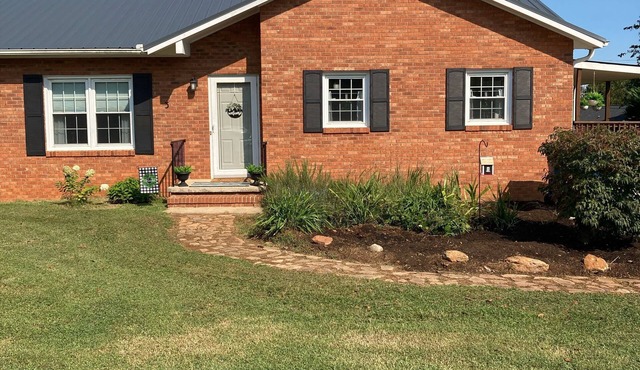 “Granite Getaway Cottage.” An adorable cottage in a quiet family neighborhood