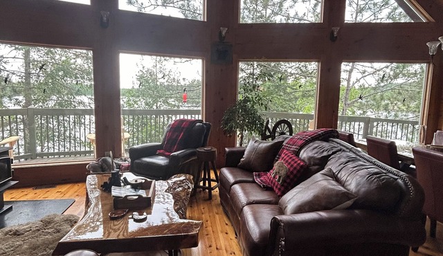Granite Lake Chalet - waterfront Temagami/Hot Tub