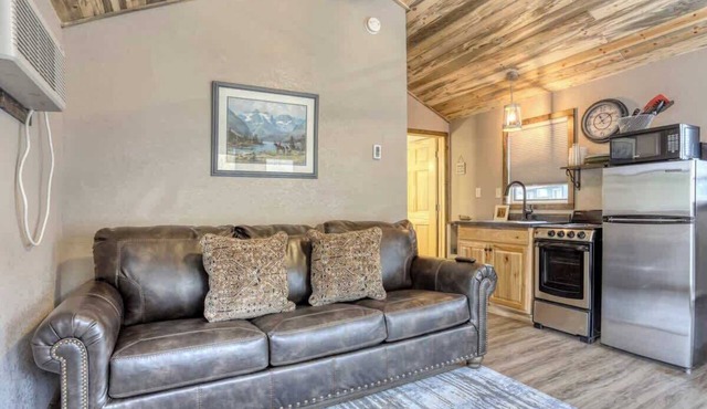 Granite Peak Getaway in the woods. Close to Mt. Rushmore.