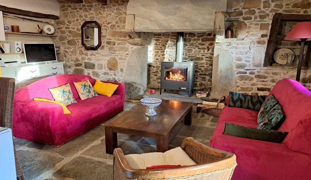 Granite stone house – Guimaec