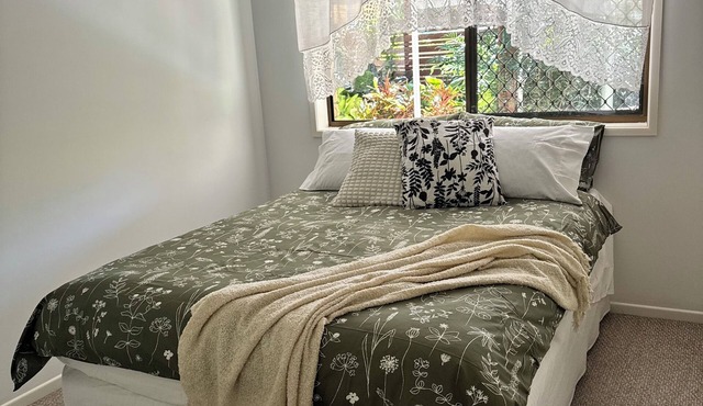 Granny flat surrounded by gardens, close to town and 15 mins from Coolum Beach