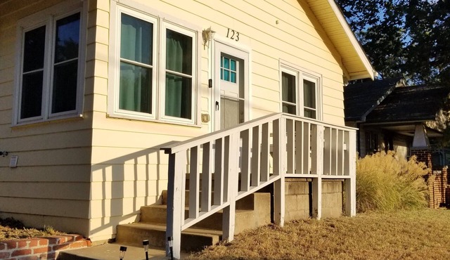 Granny's Cottage: Charming 2-bedroom house in Shawnee Oklahoma