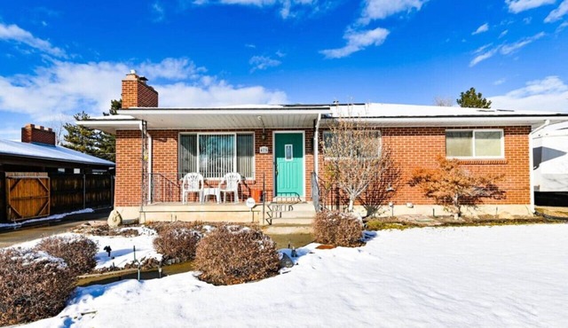 Granny's Ski Chalet | Close to Skiing|Big Backyard
