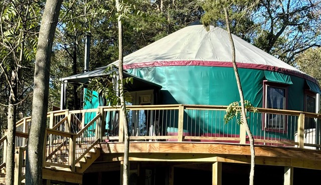 Granny Squirrel Yut in Shenandoah VA with WiFi, EV Charger, Hot Tub & Fireplace