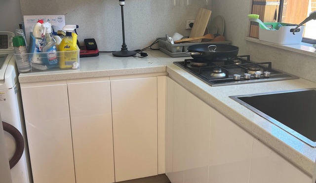 Grannyflat, with your own entrance and 10 minutes to station.