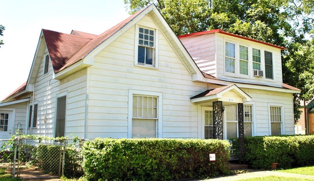 Gran’s House in the Heart of Downtown Bullard, Texas