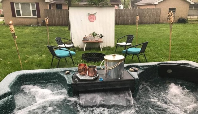 Grant's Trail House: Pacific Rail Road Cottage and Spa! Coffee /dinning /6Flags!