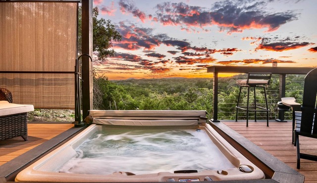 Grantham House Cozy Hill Country Stay
