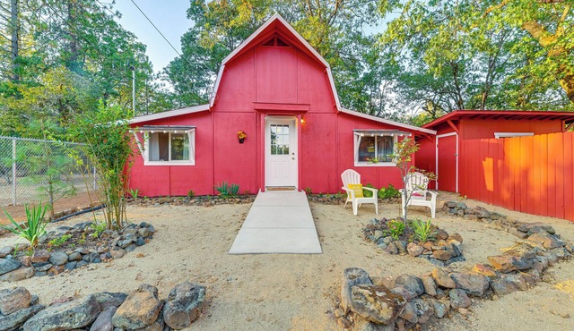 Grants Pass Cottage ~ 8 Mi to Rogue River!