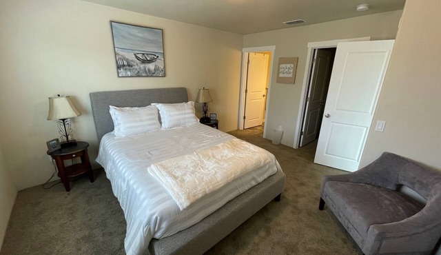 Grants Pass Fully Furnished Private Duplex w/Yard