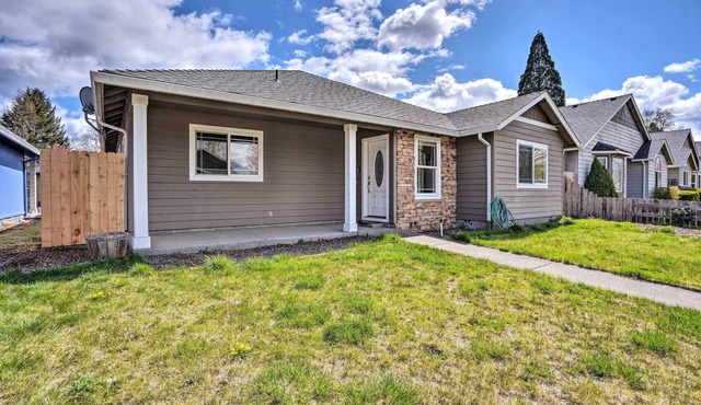 Grants Pass Home: 1 Mi to Downtown & Rogue River!